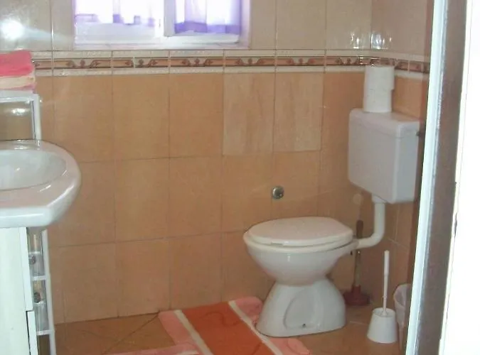 Niki Konukevi Makarska